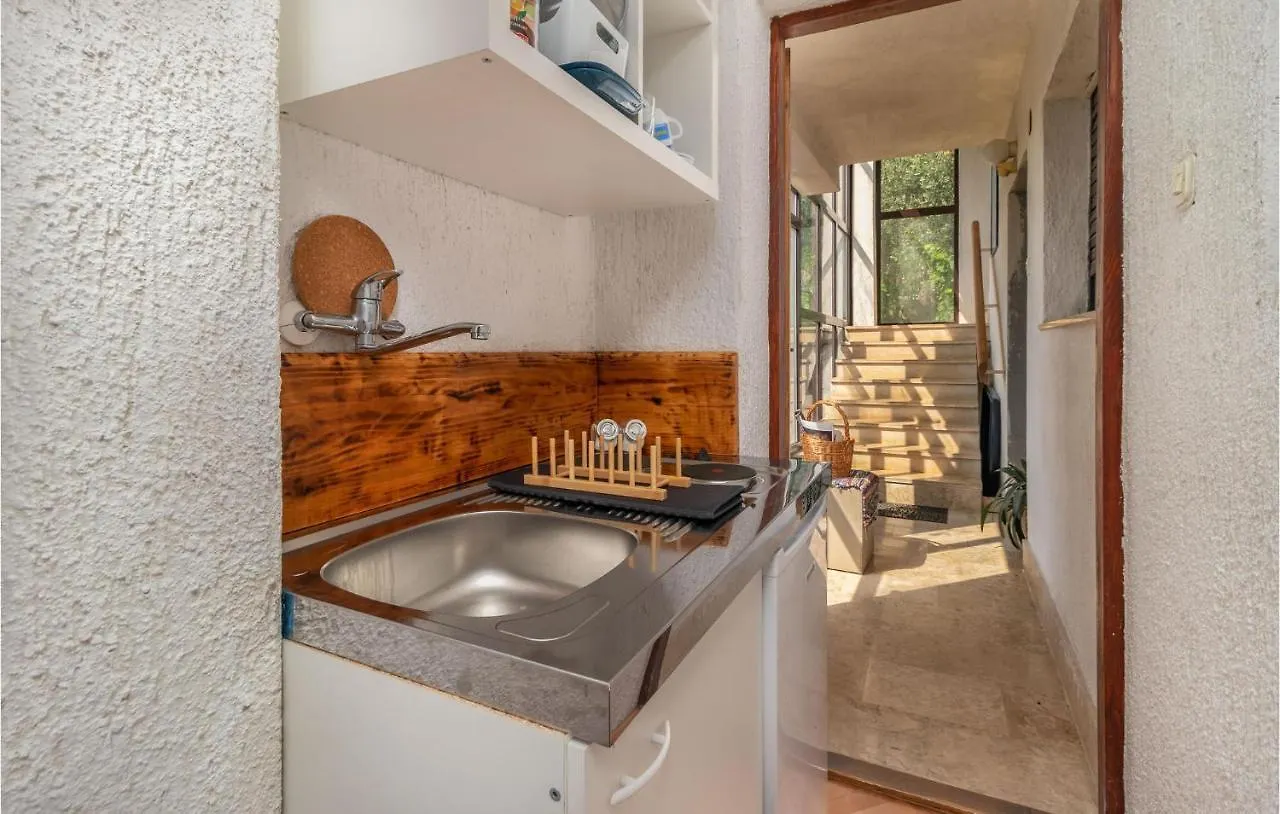 Beautiful Apartment In Rijeka With Kitchen 0*,